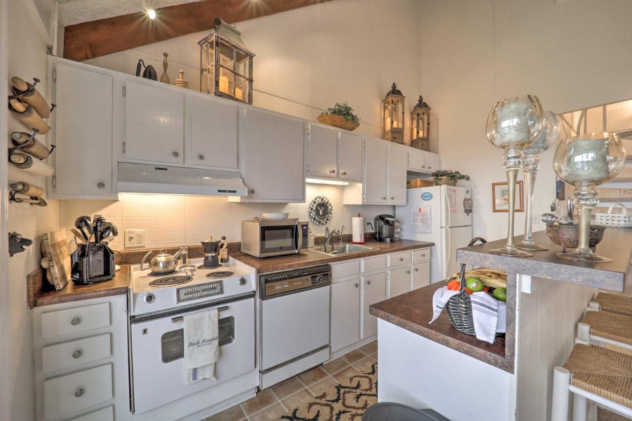 Beautiful Beech Mountain Condo With Private Balcony! Exterior photo